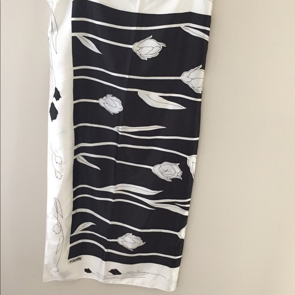 Scarf - Picture 1 of 2